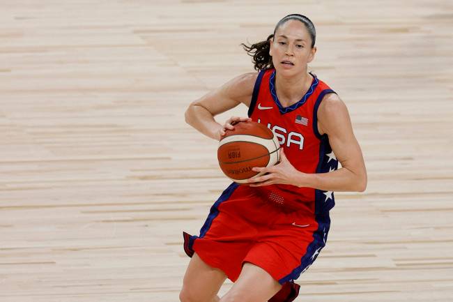 LAS VEGAS, NEVADA - JULY 16: Sue Bird #6 of the United States passes against the Australia Opals during an exhibition game at Michelob ULTRA Arena ahead of the Tokyo Olympic Games on July 16, 2021 in Las Vegas, Nevada. Australia defeated the United States 70-67. Ethan Miller/Getty Images/AFP (Photo by Ethan Miller / GETTY IMAGES NORTH AMERICA / Getty Images via AFP)