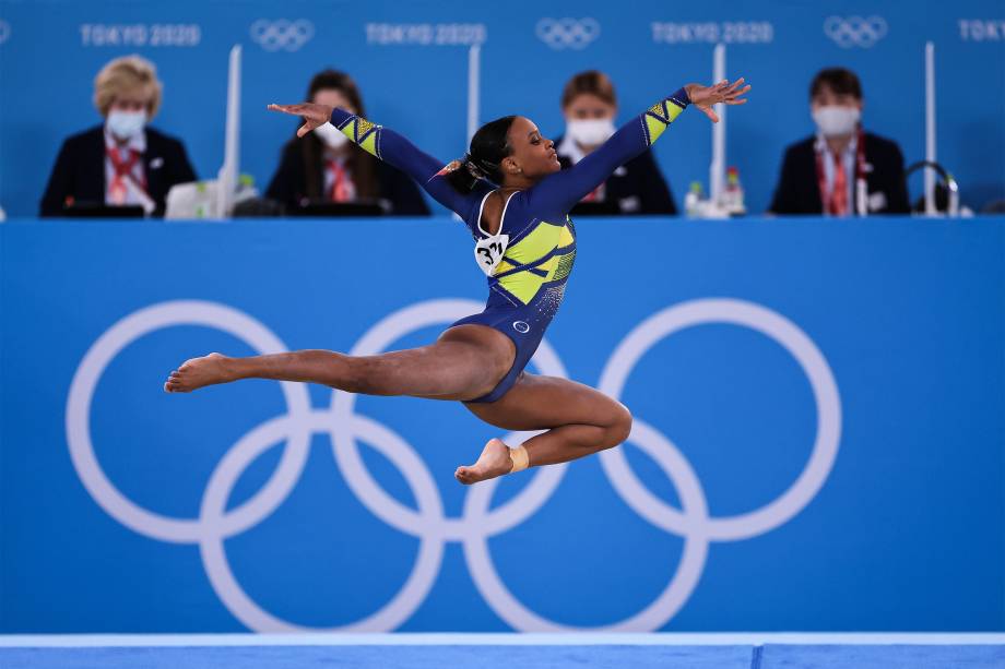 Rebeca Andrade, do Brasil, conquista a medalha de prata na ginástica, no Ariake Gymnastics -