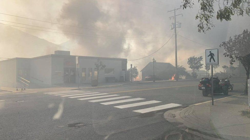 Cidade de Lytton, no Canadá, é devorada por incêndios