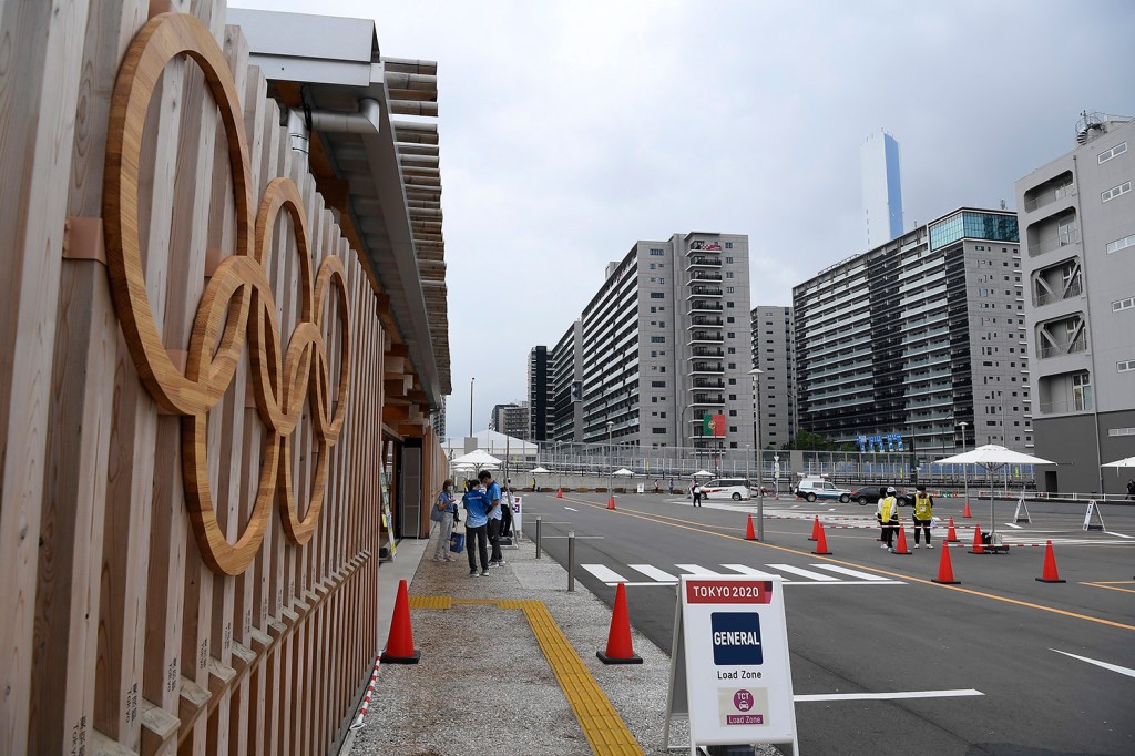 A entrada da Vila Olímpica e Paraolímpica de Tóquio -