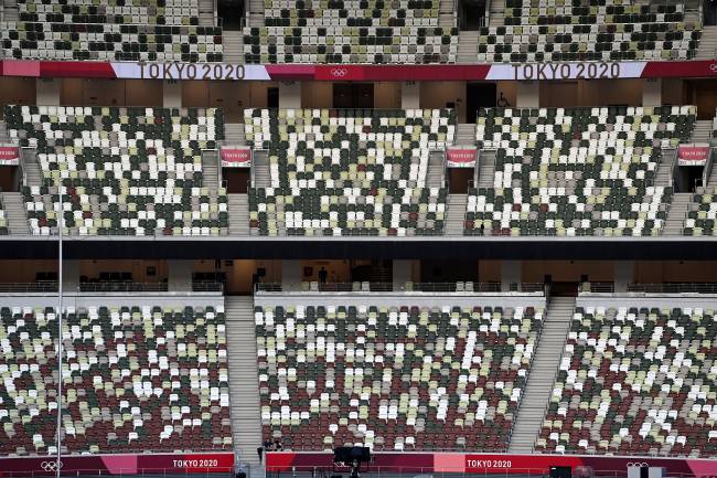 Tokyo 2020 games amid COVID-19 pandemic Cores da arquibancada do estádio olímpico de Tóquio dão um ar de preenchimento -