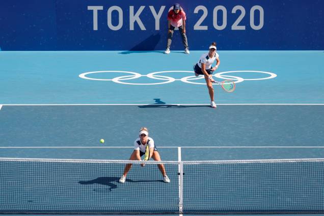 As tenistas brasileiras Laura Pigossi e Luisa Stefani durante partida contra as russas Veronika Kudermetova e Elena Vesnina -