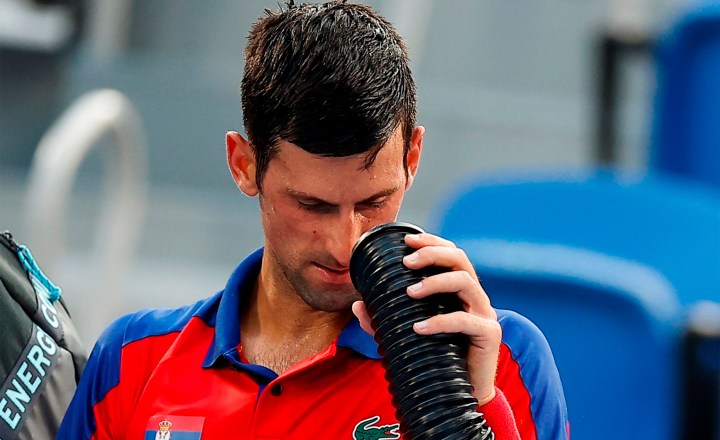 Djokovic ajuda dois hospitais italianos na luta contra a covid-19 - Gazeta  Esportiva