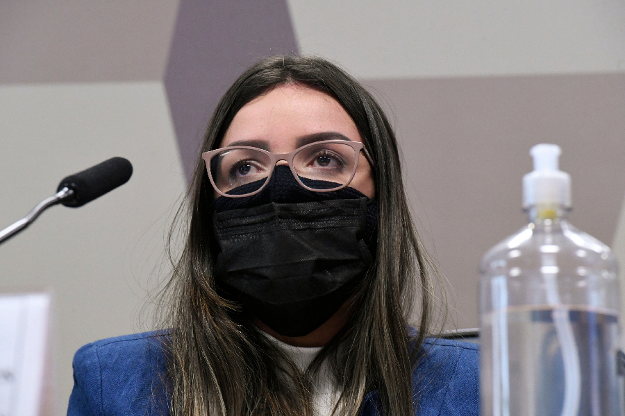 Emanuela Medrades, diretora técnica da Precisa Medicamentos, durante depoimento à CPI da Pandemia - 14/07/2021 -