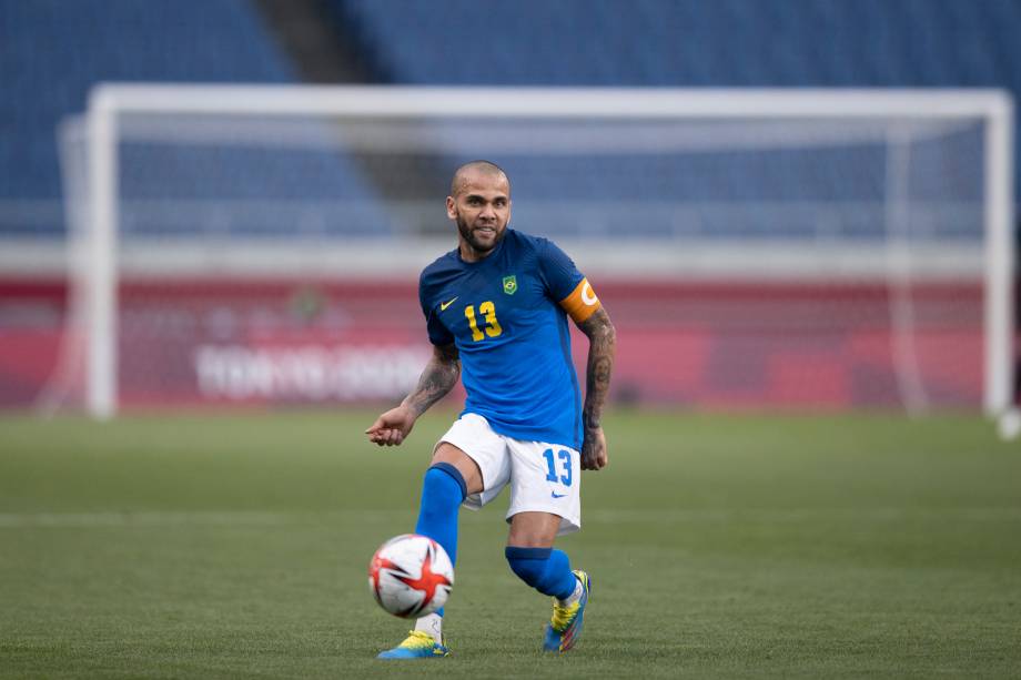 Daniel Alves durante o jogo contra a Arábia Saudita -