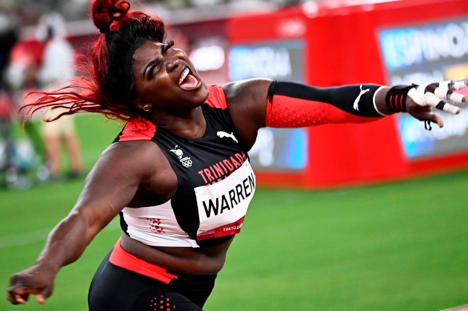 Portious Warren, de Trinidad e Tobago, durante prova de arremesso de peso no atletismo -