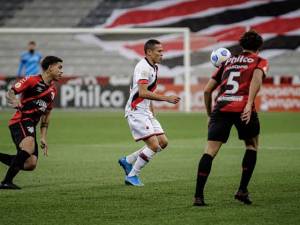 Athletico e Atlético Goianiense pelo Campeonato Brasileiro