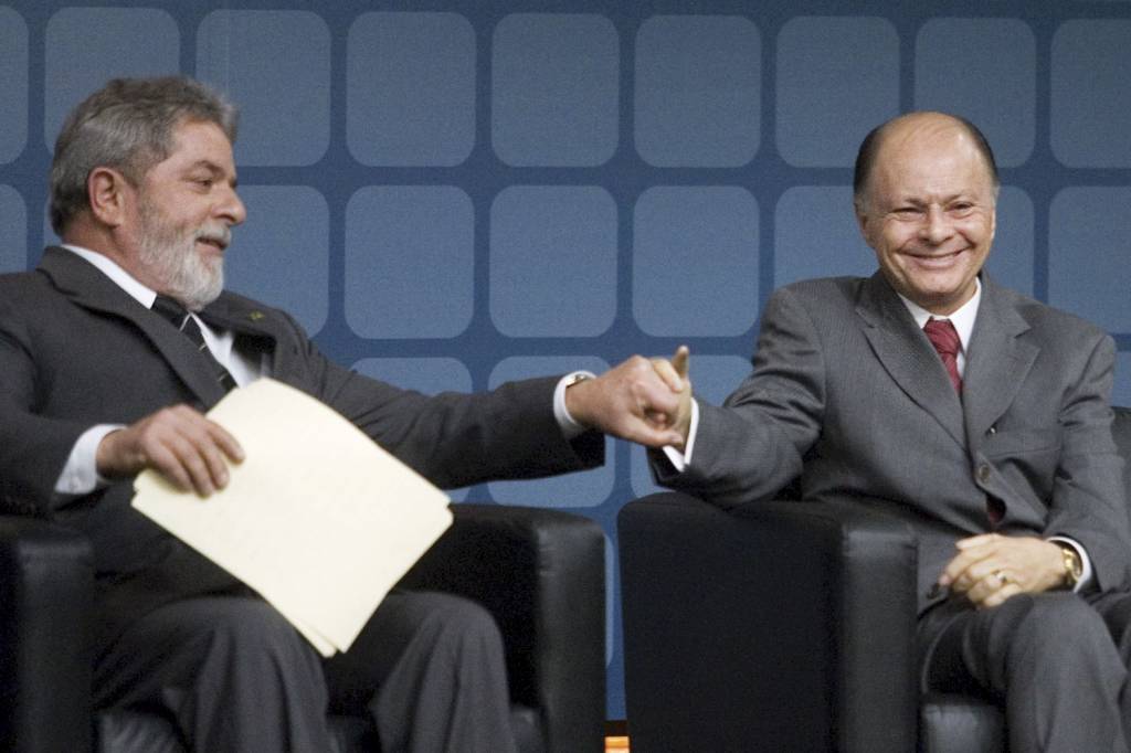 Lula com o líder da Universal: voto evangélico tornou-se fundamental para todas as vertentes políticas