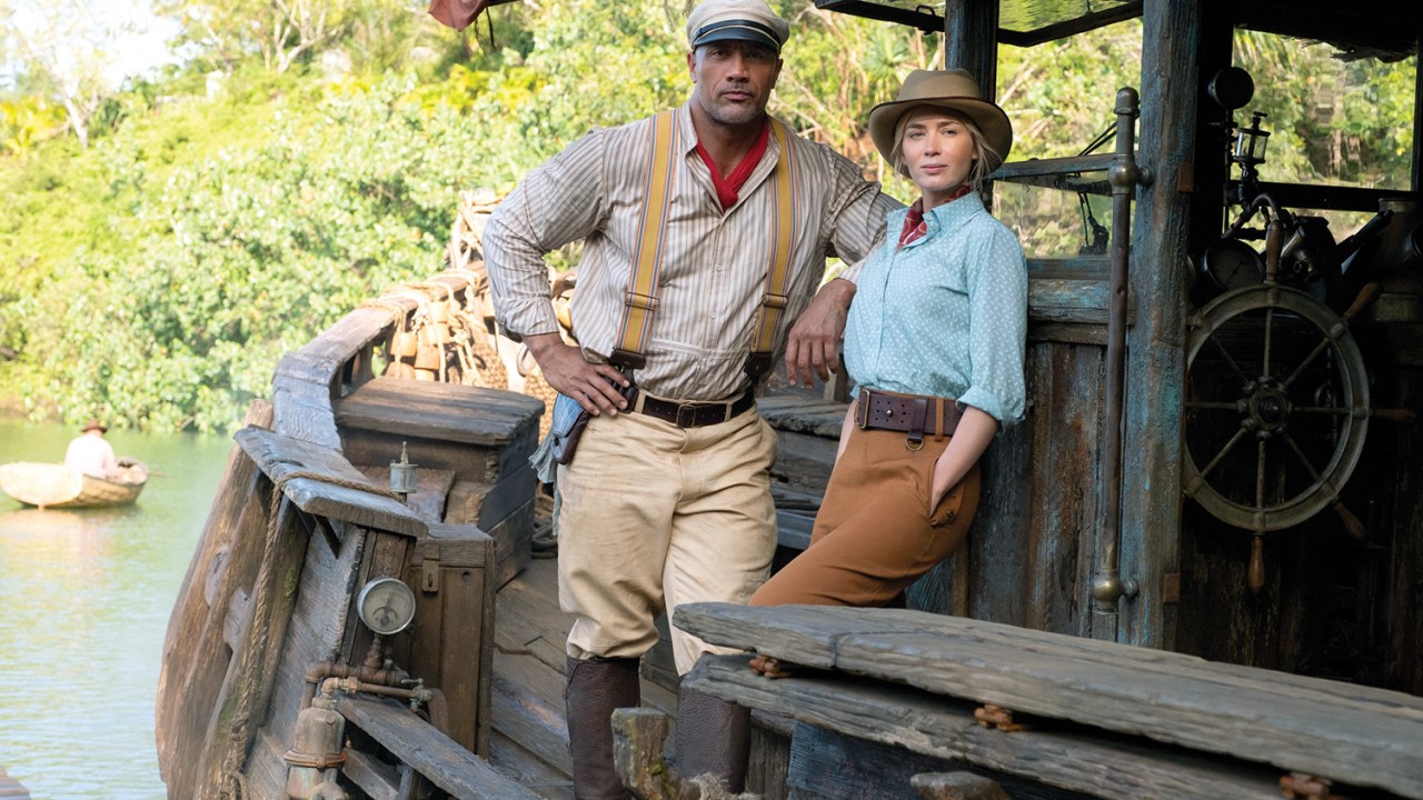 À MODA ANTIGA - Dwayne Johnson e Emily Blunt em Jungle Cruise: aventura na selva amazônica -