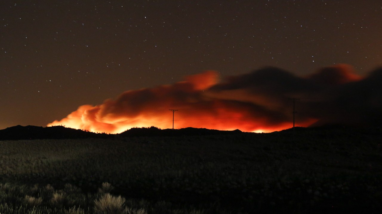 BECKWOURTH, UNITED STATES - 2021/07/09: Flames illuminate the smoke rising from the Beckwourth complex fire.The Beckwourth Complex fire continues to burn through the night. (Photo by Ty ONeil/SOPA Images/LightRocket via Getty Images)
