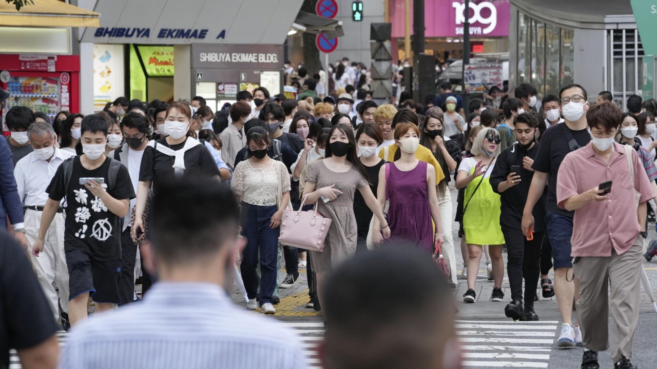 Rua movimentada no distrito de Shibuya, Tóquio. 14/07/2021