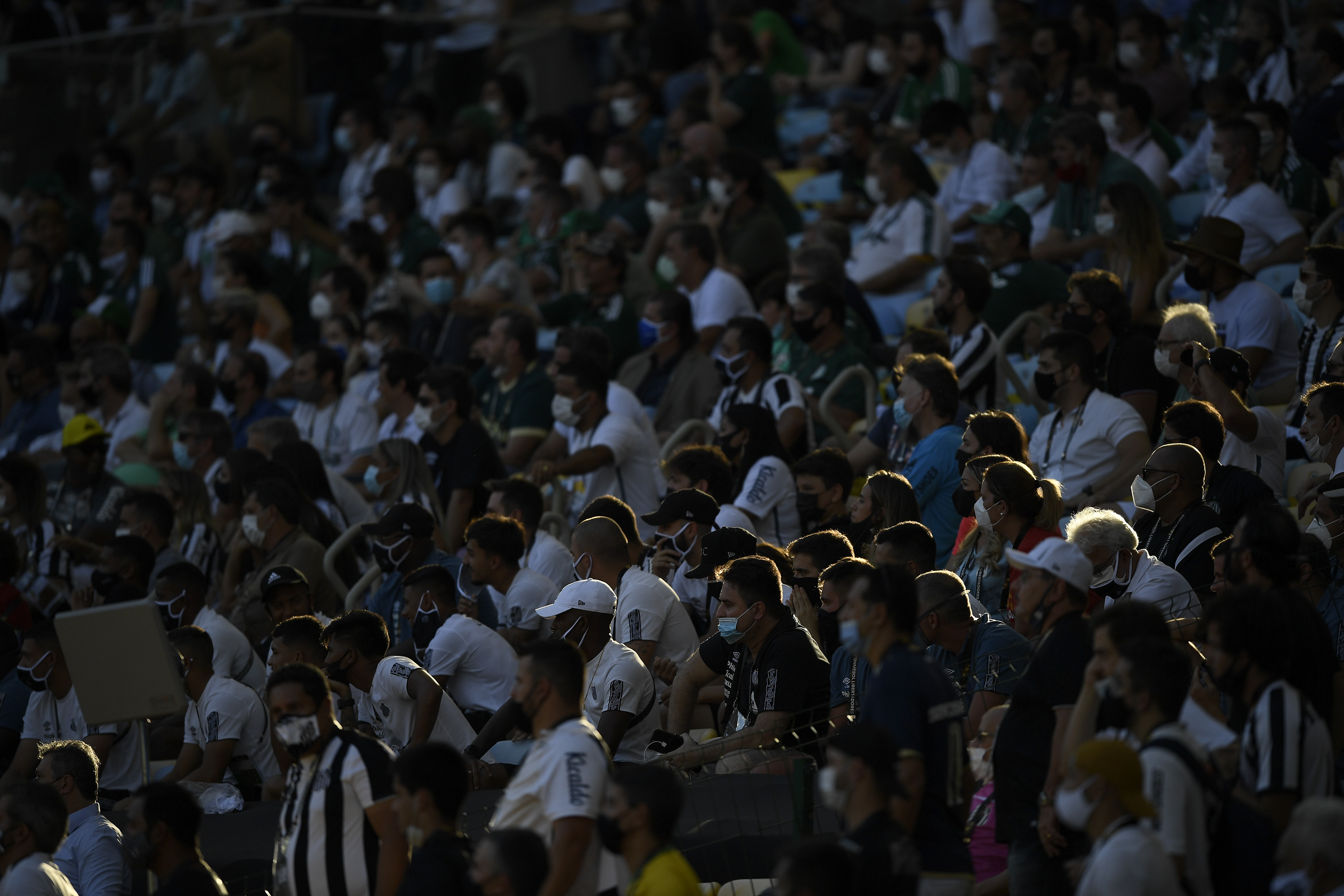 Público no Maracanã na decisão entre Santos e Palmeiras pela Libertadores -
