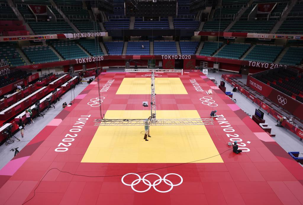 Olympics – Previews – Day -2 Os tatames que abrigarão as lutas de judô nas Olimpíadas de Tóquio já estão montados no Budokan