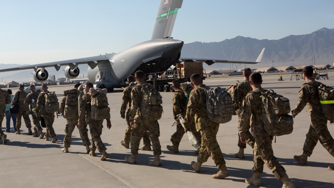 Militares americanos vistos na base de Bagram, Afeganistão. 11/05/2013