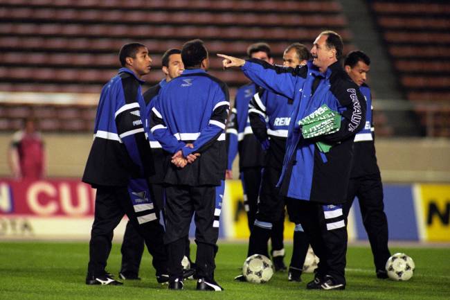 Scolari em treino no Japão, em 1995, durante a disputa da Copa Intercontinental, atual Mundial de Clubes -