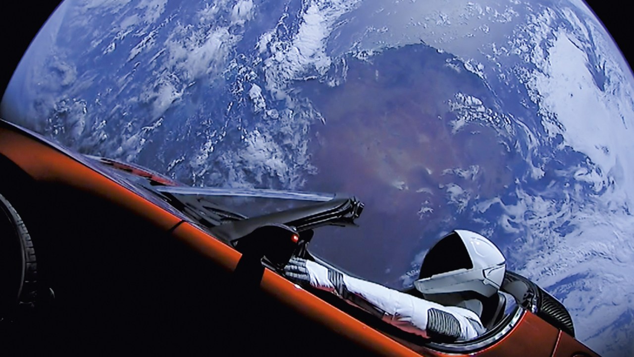 ROLÉ EM ÓRBITA - Starman, da SpaceX: agora é para valer -
