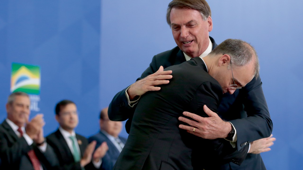 ÔNUS - Mendonça e Bolsonaro: a subserviência ao presidente é malvista -