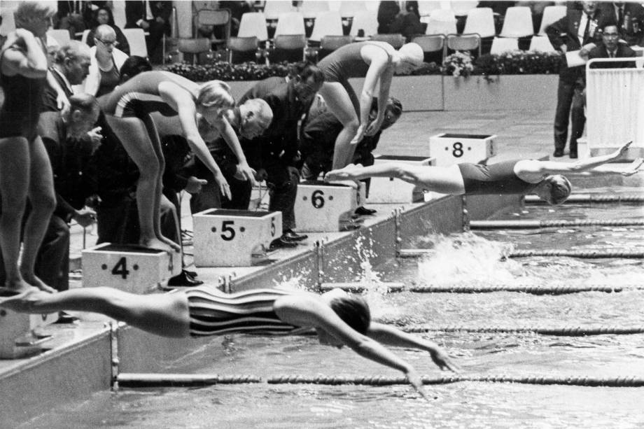 Prova de 4x100 livre de natação feminina nos Jogos Olímpicos de Tóquio, em 64 -