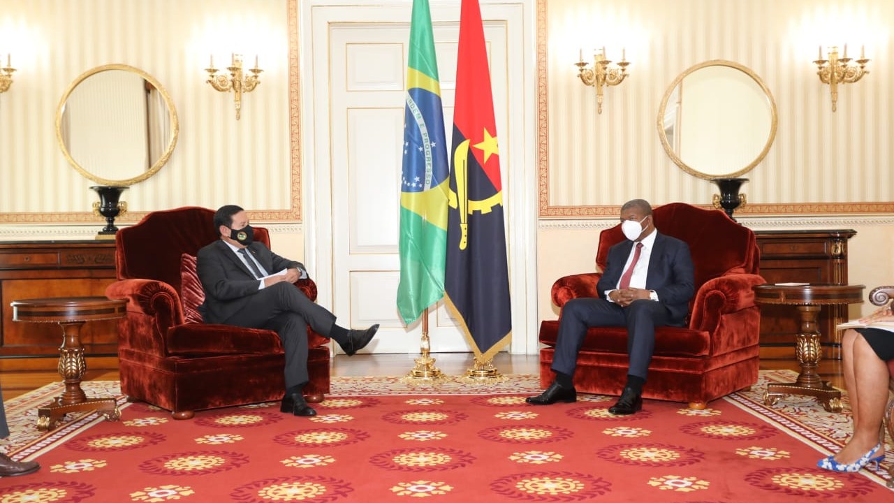 Vice-presidente Hamilton Mourão em encontro com o presidente de Angola, João Lourenço