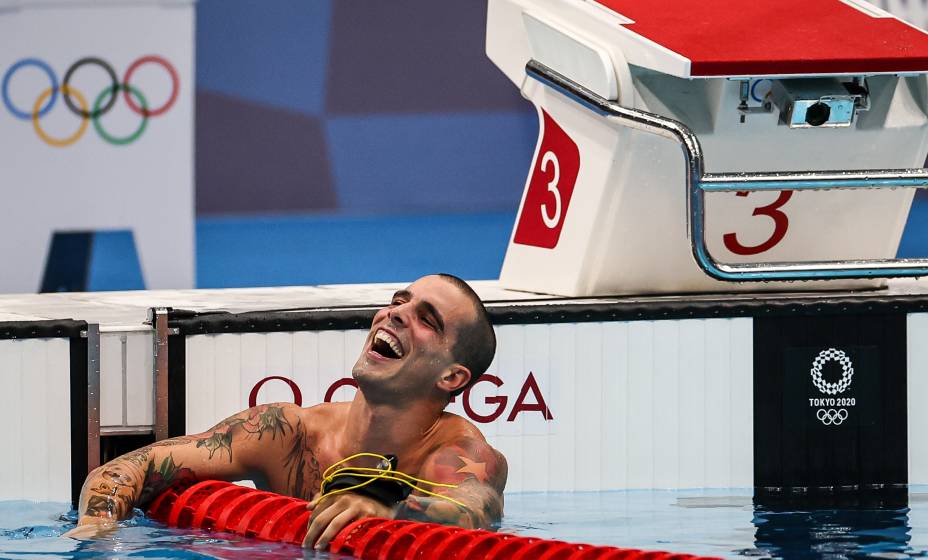 O brasileiro Bruno Fratus vibra ao conquistar a medalha de bronze -