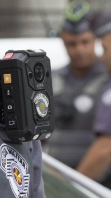Câmera acoplada à farda da Polícia Militar de São Paulo