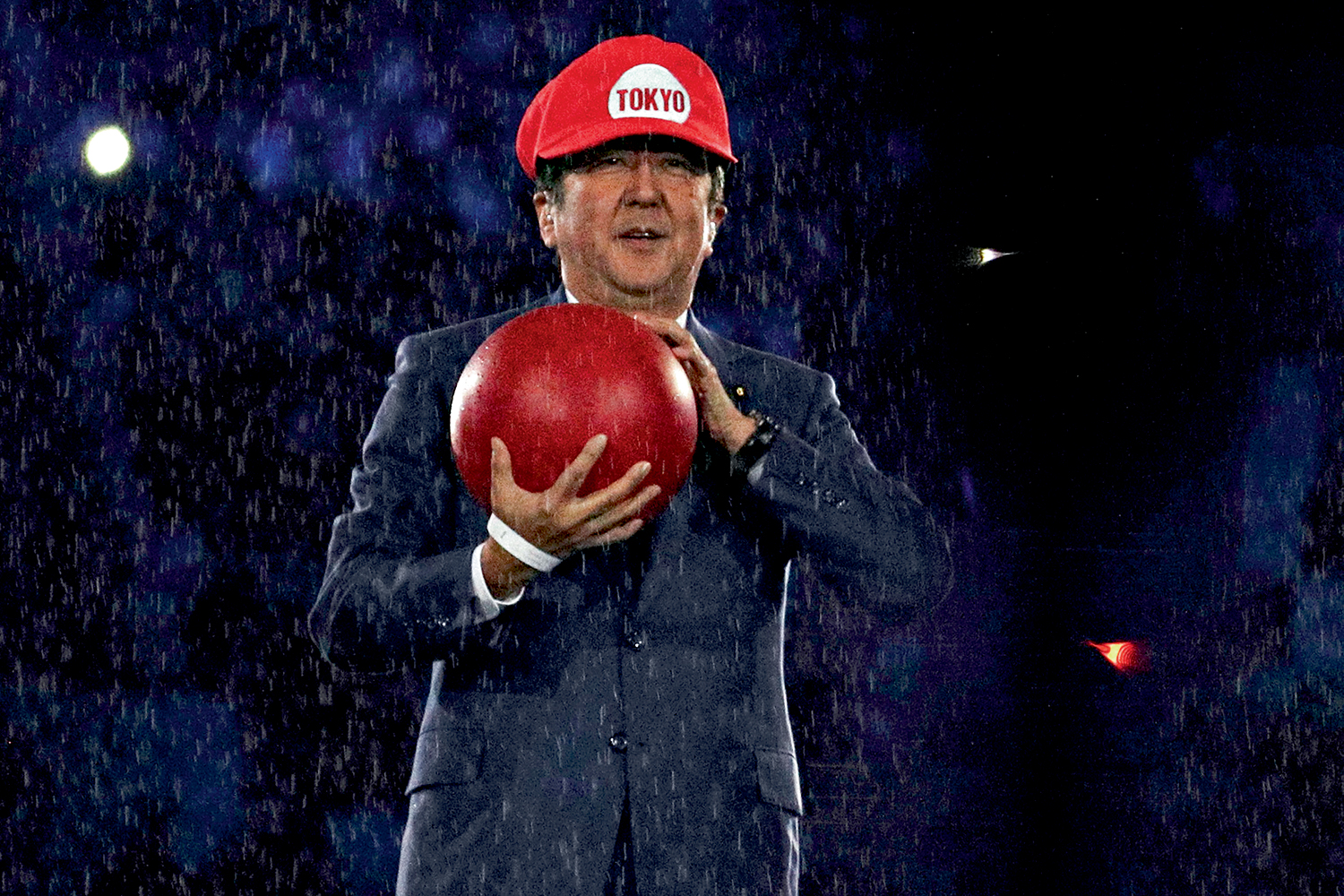 SUPER MARIO - O então primeiro-ministro Abe como o personagem da Nintendo, no Rio: sonho desfeito -