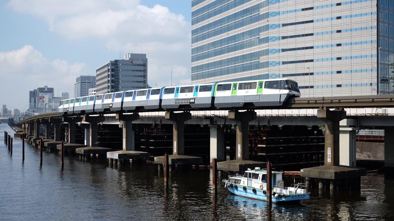 Tokyo Monorail é o monotrilho que conecta o aeroporto de Haneda à região central de Tóquio -
