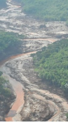 Rompimento de barragem em Mariana causou 18 mortes e deixou rastro de destruição