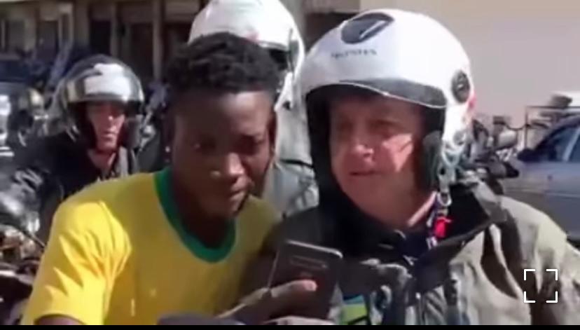 Jair Bolsonaro anda de moto e cumprimenta apoiadores no Distrito Federal - 24/07/2021
