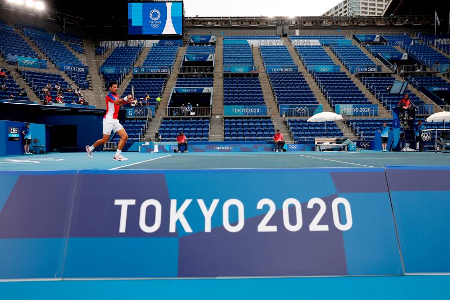 Novak Djokovic, da Sérvia, em ação no tênis contra Jan-Lennard Struff, da Alemanha -