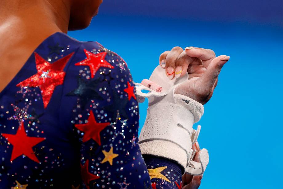 Simone Biles, dos EUA, em prova de barras irregulares -