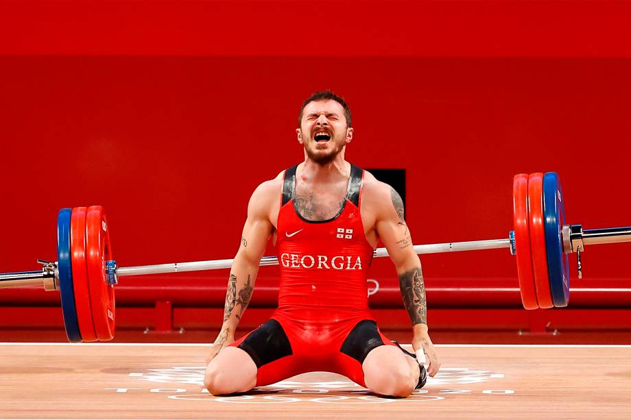 Shota Mishvelidze, da Georgia, durante competição de levantamento de peso -