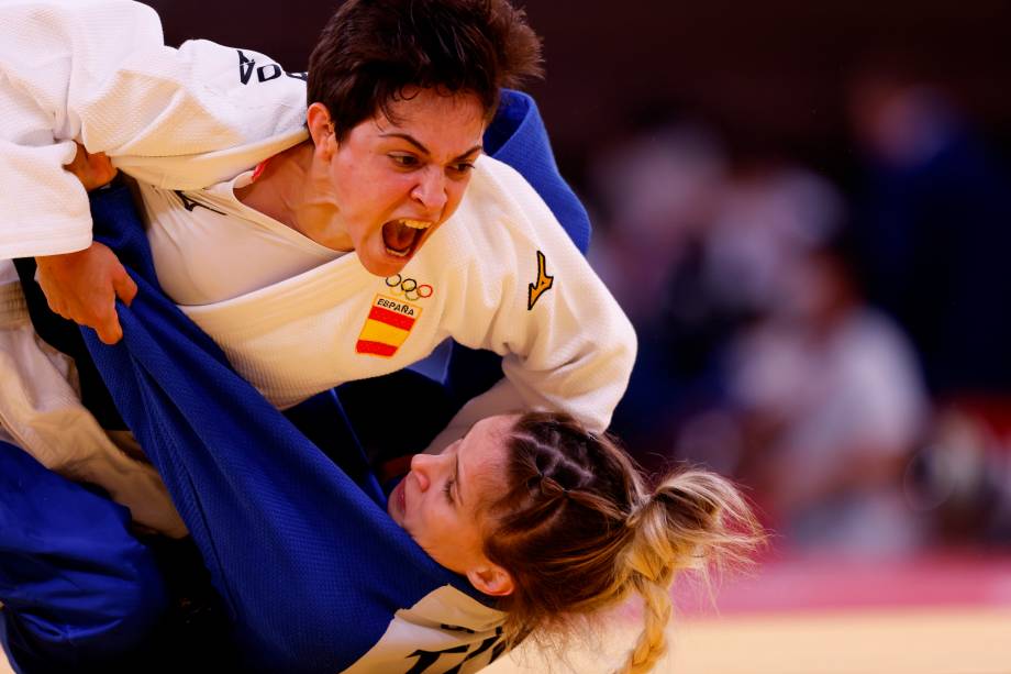 Julia Figueroa (branco), da Espanha, durante luta contra Gulkader Senturk, da Turquia, no judô feminino até 48kg -