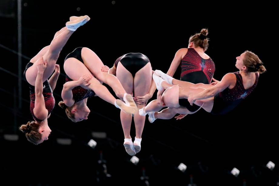 Samantha Smith, do Canadá, em prova de ginástica trampolim -