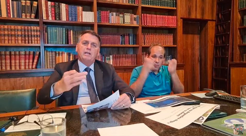 Presidente Jair Bolsonaro em live nas redes sociais nesta quinta-feira - 22/07/2021