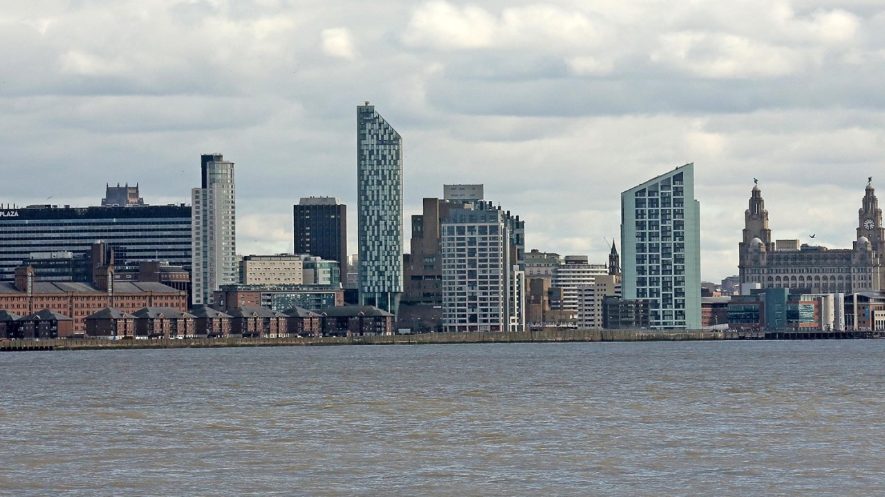 A orla de Liverpool com vista para o rio Mersey, de "valor universal excepcional" destruído, segundo a Unesco.
