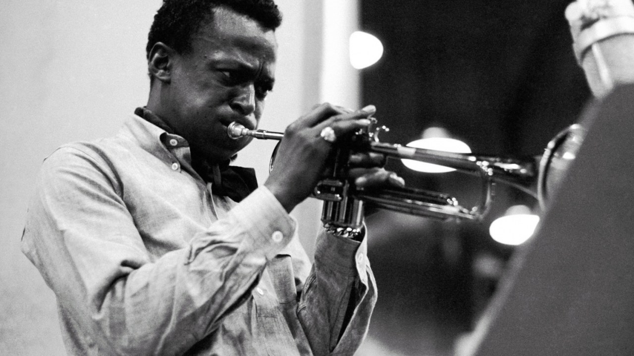 O trompestista Miles Davis, célebre artista de jazz morto em 1991