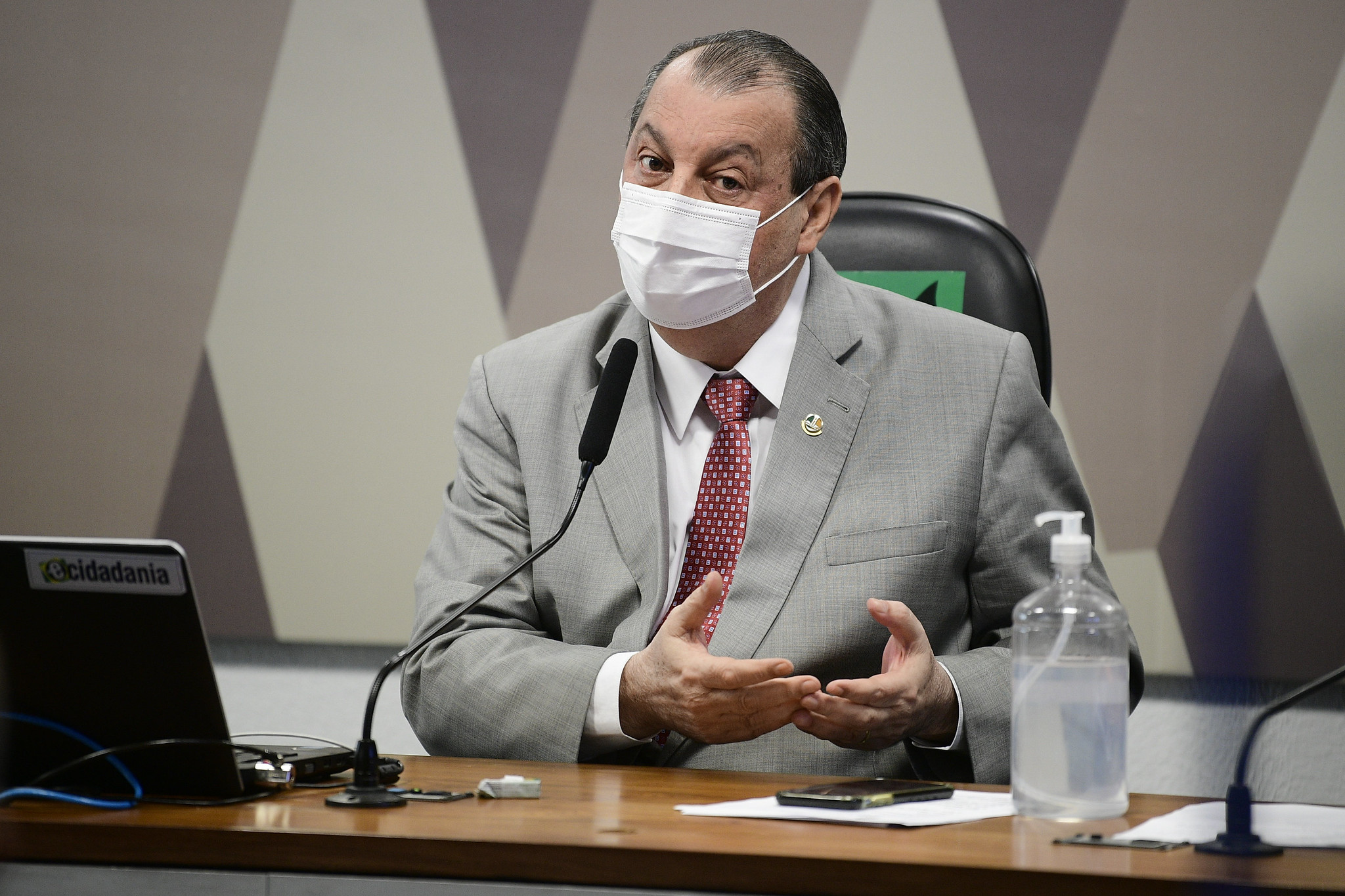 Omar Aziz desafia Pacheco e anuncia que CPI vai funcionar durante recesso |  VEJA