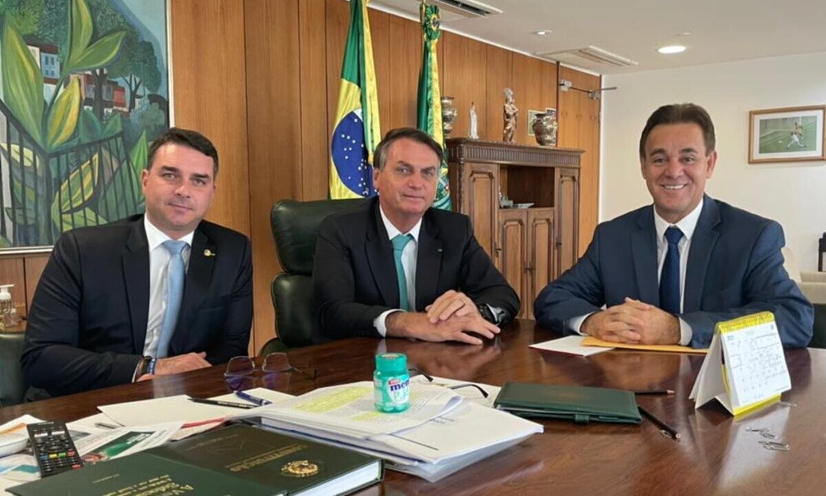 Jair Bolsonaro, Flávio Bolsonaro e Adilson Barroso, do Patriota