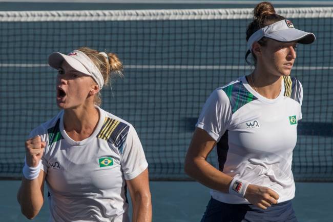 Laura Pigossi (esq.) e Luisa Stefani conquistaram o bronze em Tóquio