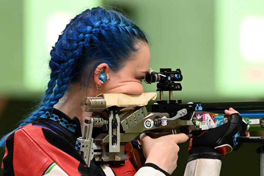 Seonaid Mcintosh, da Grã-Bretanha, na prova de rifle de ar comprimido 10m -