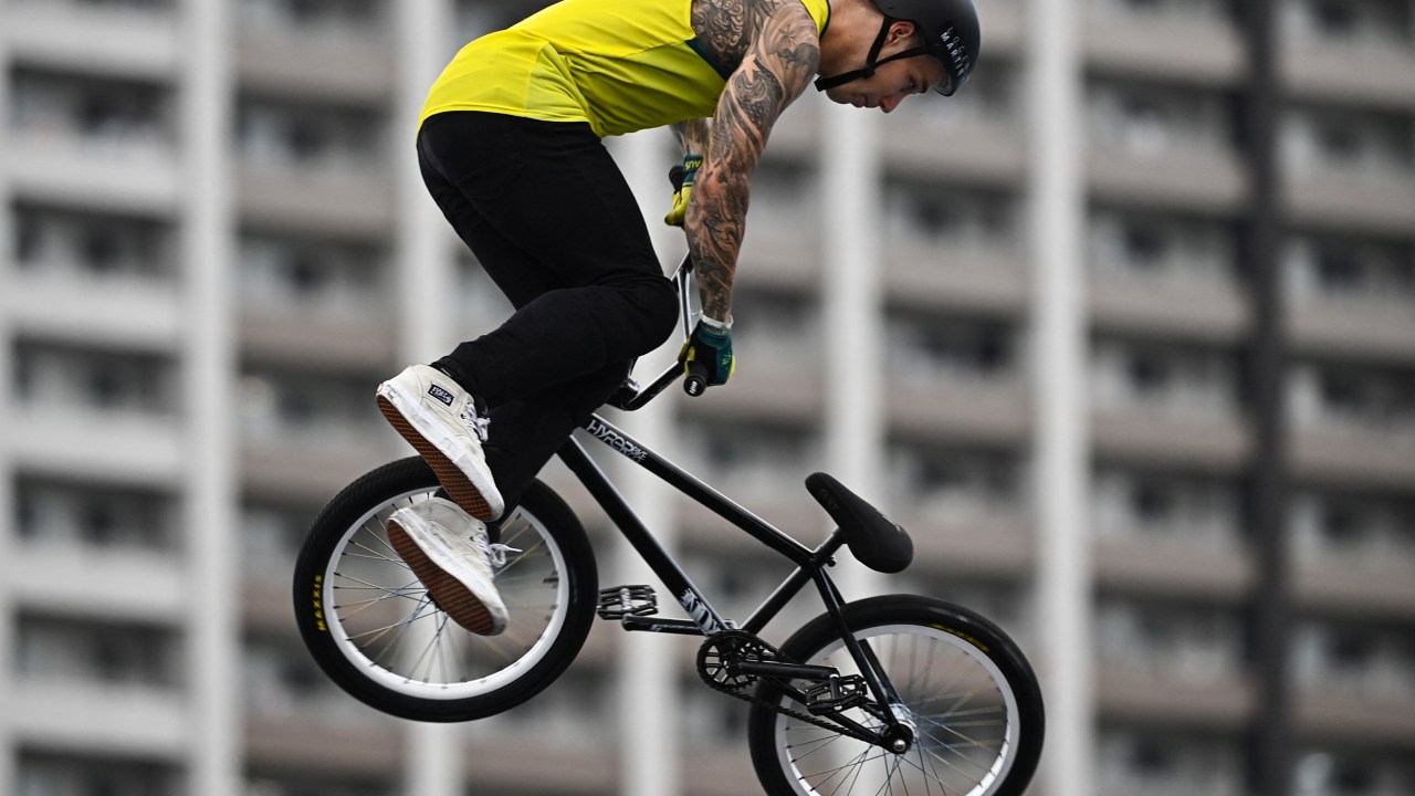 Australia's Logan Martin competes in the cycling BMX freestyle men's park seeding event at the Ariake Urban Sports Park during the Tokyo 2020 Olympic Games in Tokyo on July 31, 2021. (Photo by Lionel BONAVENTURE / AFP)