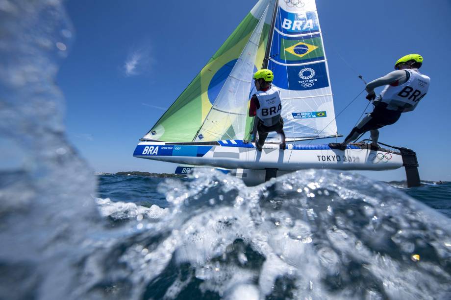 Samuel Albrecht e Gabriela Nicolino, do Brasil, durante regata no medal race -