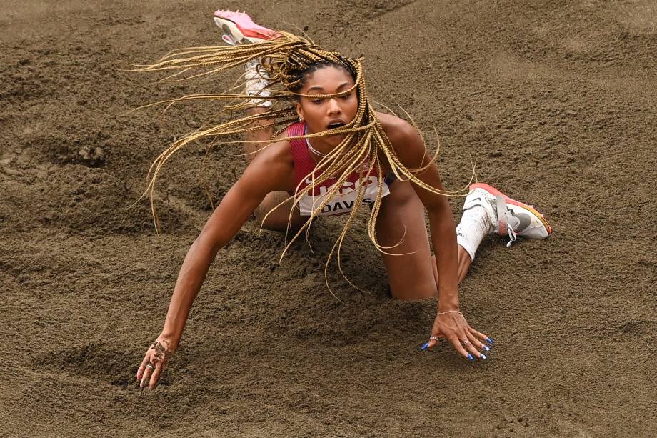 Tara Davis, dos Estados Unidos, na final do salto em distância -