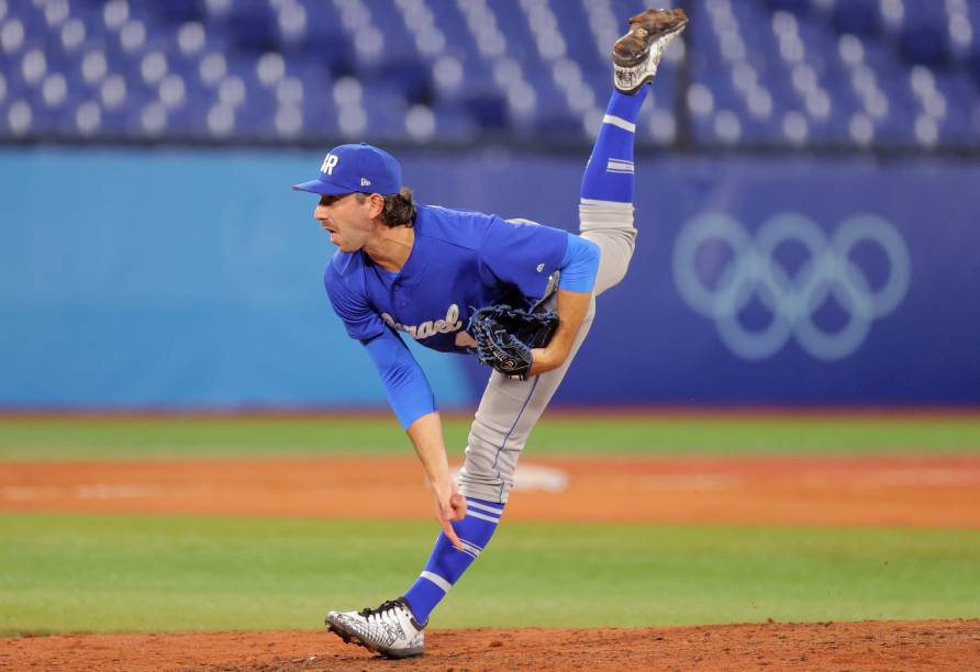 Zachary Weiss, de Israel, em ação durante partida contra  a República Dominicana pelo beisebol -