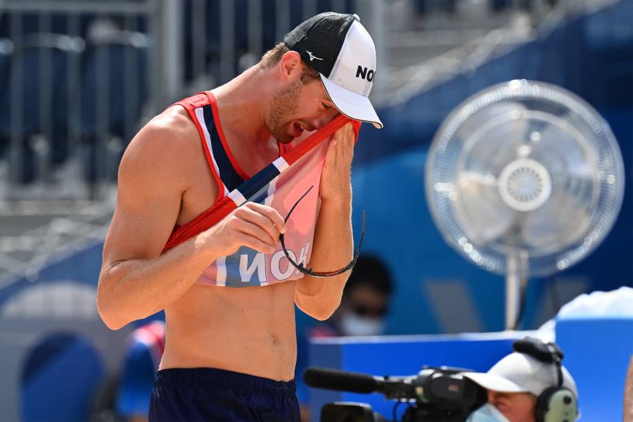 Anders Berntsen Mol, da Noruega, na semifinal do vôlei de praia contra a Rússia -