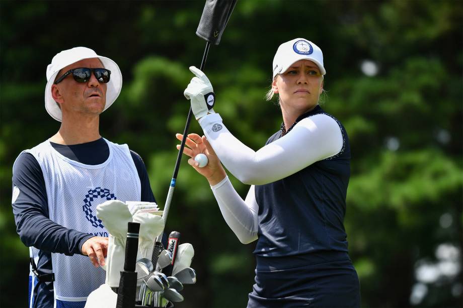 Matilda Castren, da Finlândia, prepara-se em partida de golfe individual -