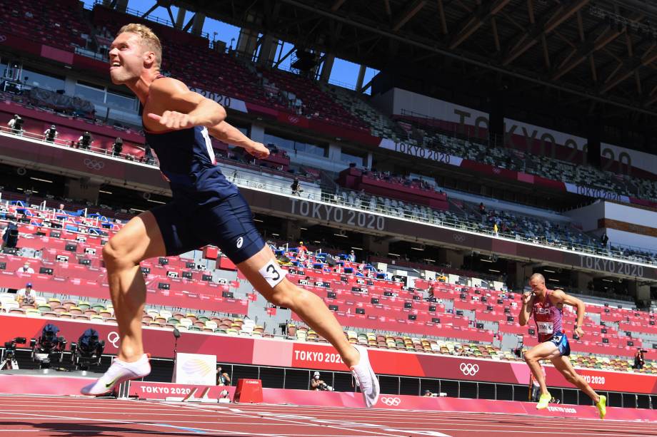 Kevin Mayer, da França, cruzando a linha de chegada da prova de 110m no decatlo -