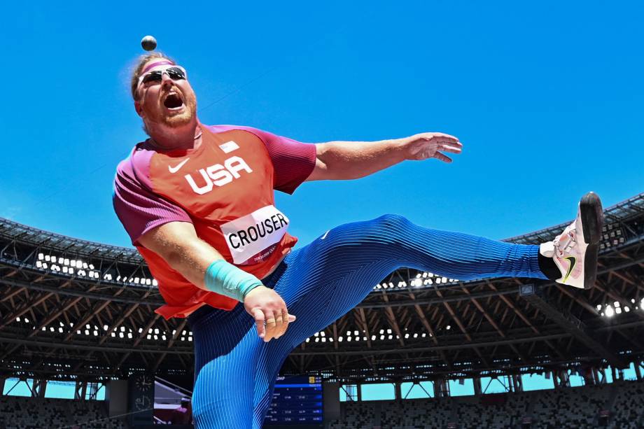 Ryan Crouser, dos Estados Unidos, competindo durante prova pelo arremesso de peso -