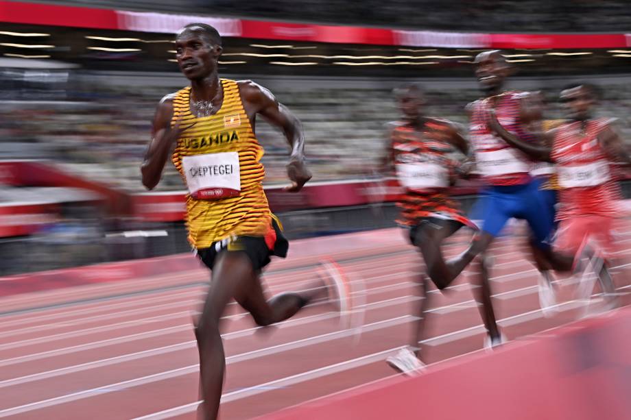 Joshua Cheptegei, de Uganda, durante prova dos 5000m -